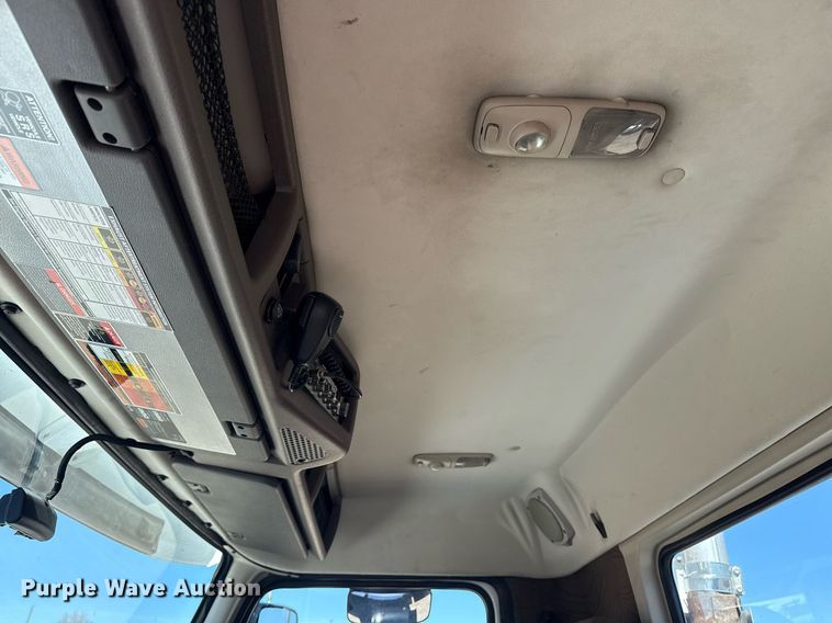 image for item EG2576 2013 Volvo Truck VNL semi truck