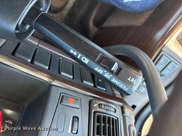 image for item EG2576 2013 Volvo Truck VNL semi truck