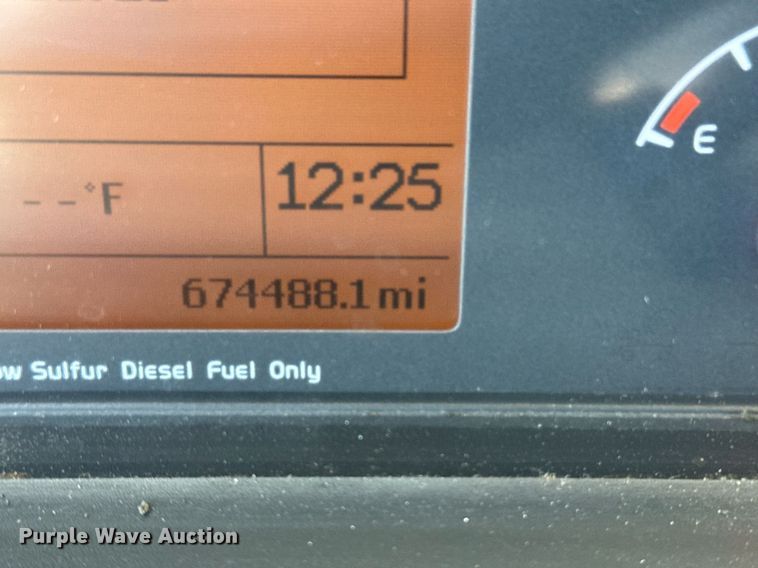 image for item EG2576 2013 Volvo Truck VNL semi truck