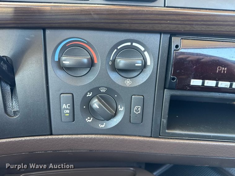 image for item EG2576 2013 Volvo Truck VNL semi truck