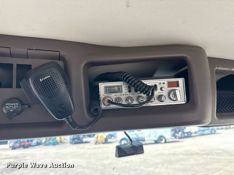 image for item EG2576 2013 Volvo Truck VNL semi truck