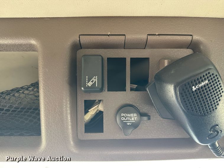 image for item EG2576 2013 Volvo Truck VNL semi truck