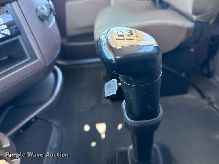 image for item EG2576 2013 Volvo Truck VNL semi truck