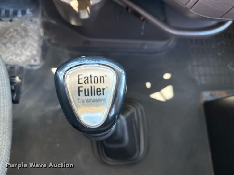 image for item EG2576 2013 Volvo Truck VNL semi truck