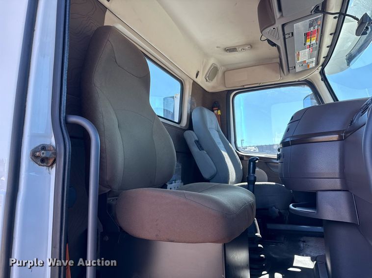 image for item EG2576 2013 Volvo Truck VNL semi truck