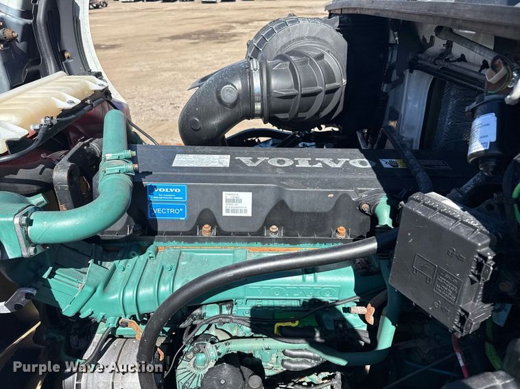 image for item EG2576 2013 Volvo Truck VNL semi truck