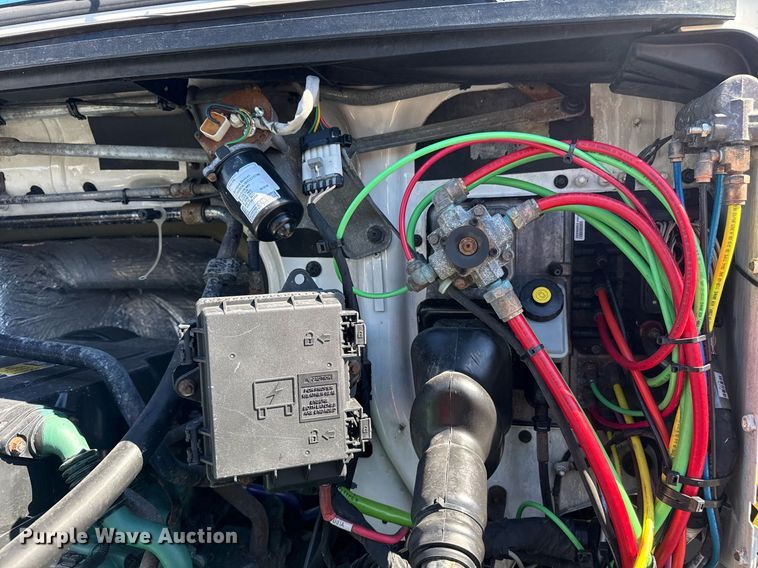 image for item EG2576 2013 Volvo Truck VNL semi truck