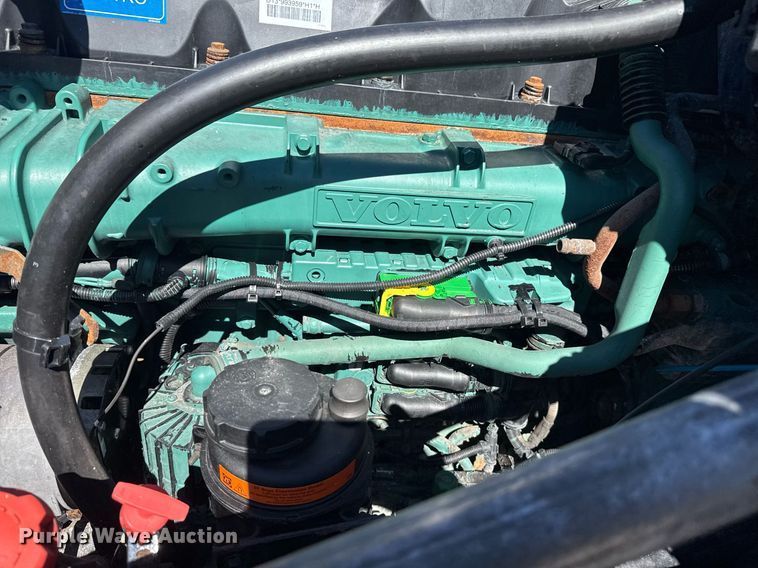 image for item EG2576 2013 Volvo Truck VNL semi truck