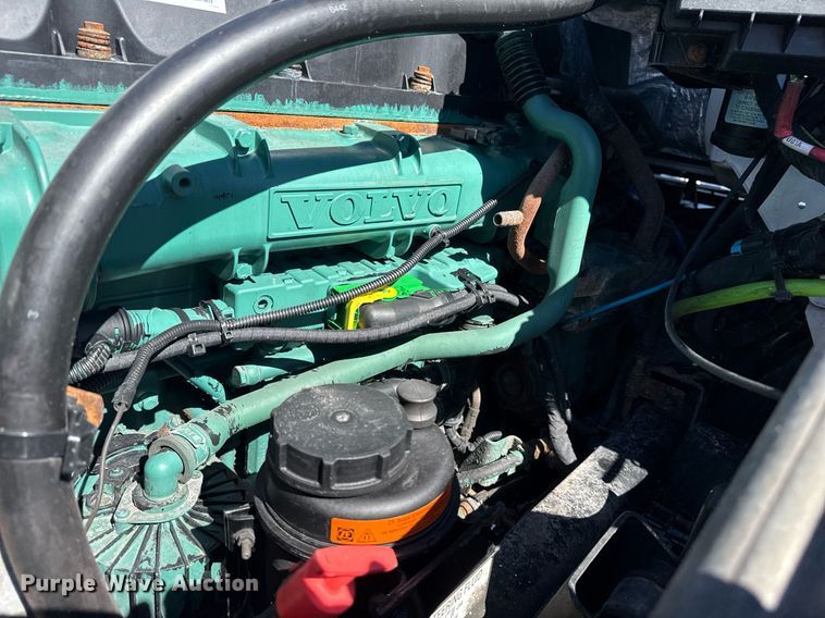 image for item EG2576 2013 Volvo Truck VNL semi truck