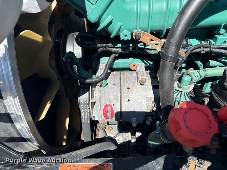 image for item EG2576 2013 Volvo Truck VNL semi truck