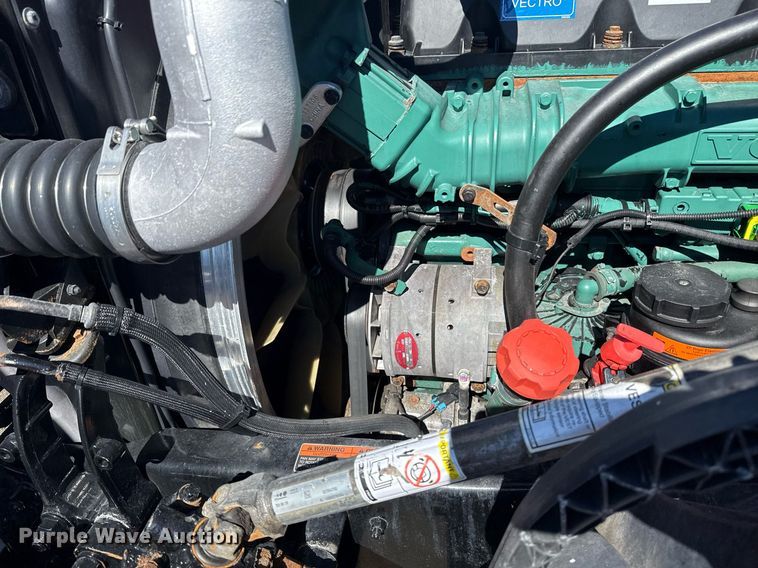 image for item EG2576 2013 Volvo Truck VNL semi truck