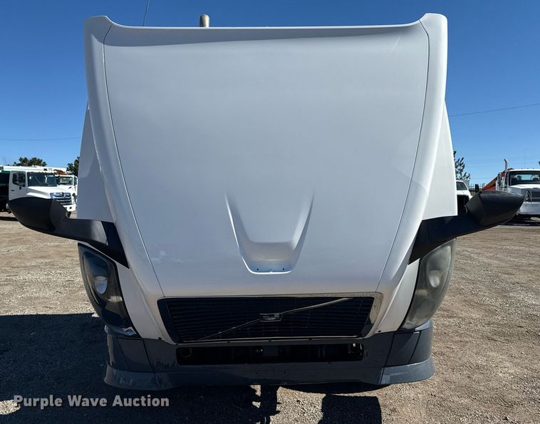 image for item EG2576 2013 Volvo Truck VNL semi truck