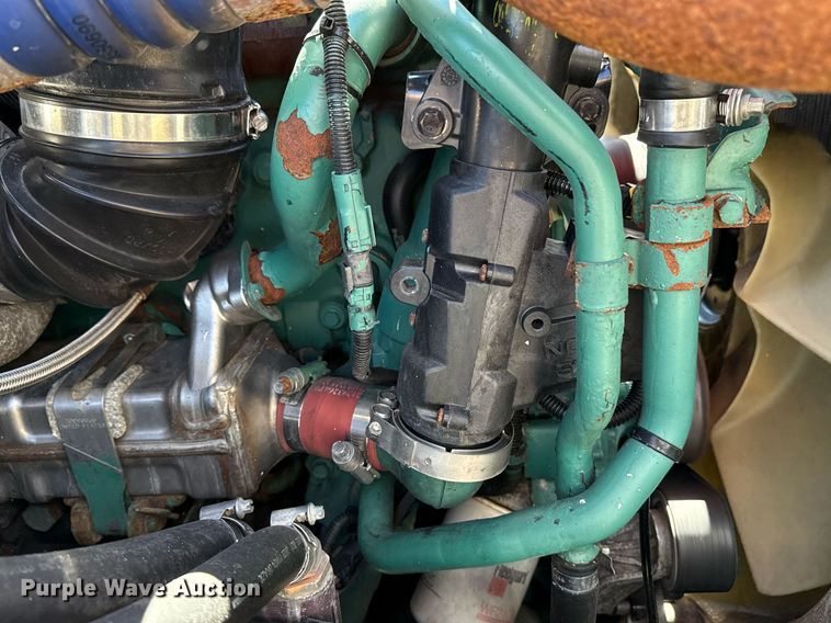 image for item EG2576 2013 Volvo Truck VNL semi truck