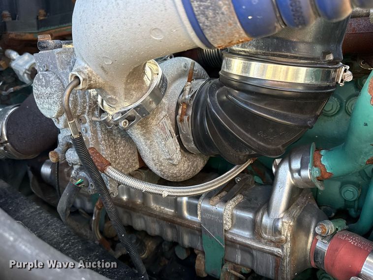 image for item EG2576 2013 Volvo Truck VNL semi truck