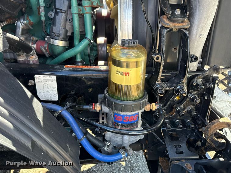 image for item EG2576 2013 Volvo Truck VNL semi truck