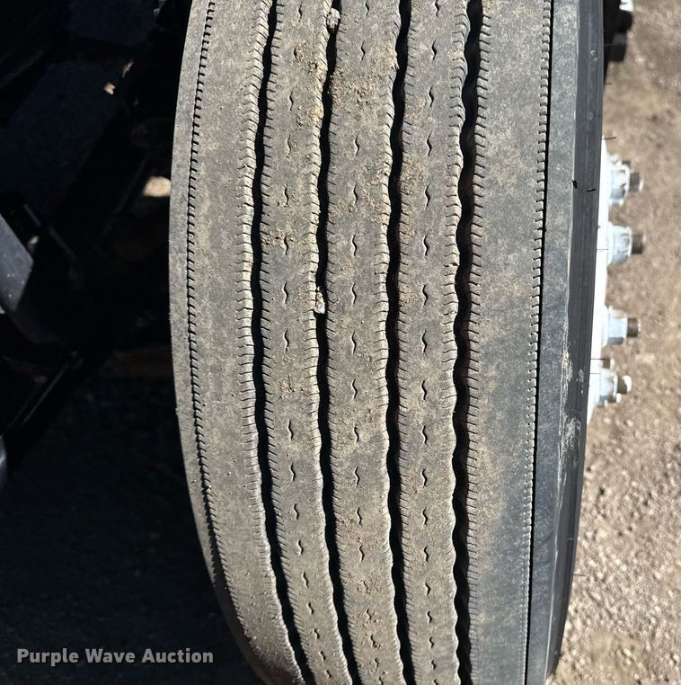 image for item EG2576 2013 Volvo Truck VNL semi truck