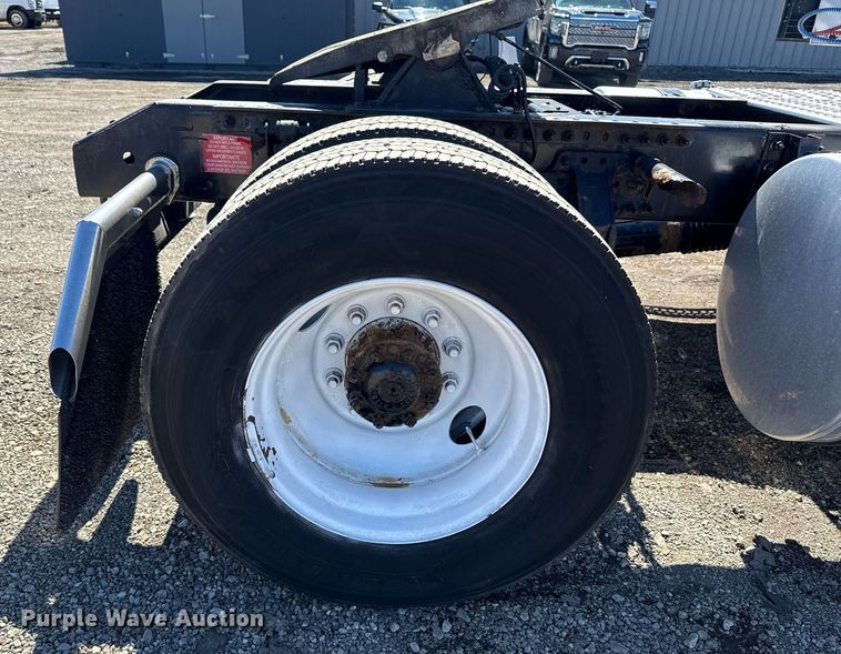 image for item EG2576 2013 Volvo Truck VNL semi truck