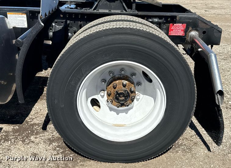 image for item EG2576 2013 Volvo Truck VNL semi truck