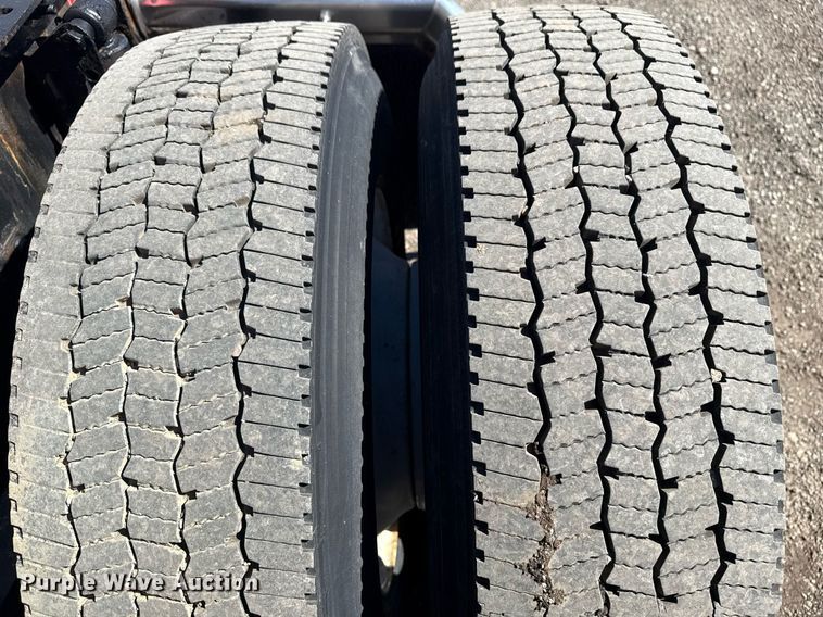 image for item EG2576 2013 Volvo Truck VNL semi truck