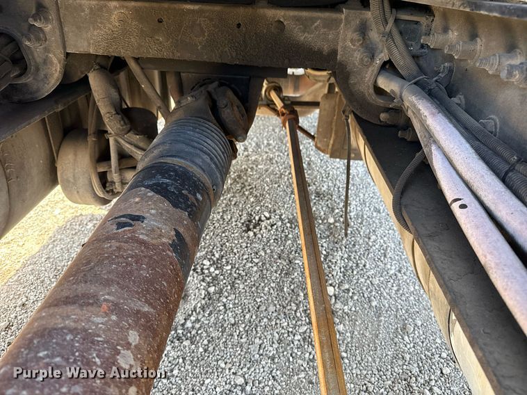 image for item EG5689 2010 Peterbilt 389 semi truck