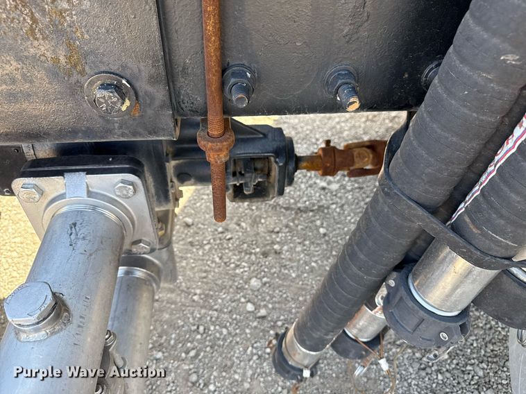 image for item EG5689 2010 Peterbilt 389 semi truck