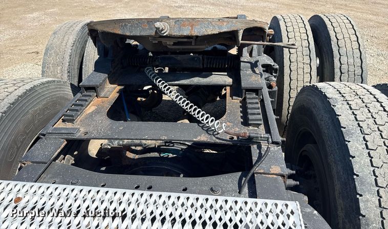 image for item EG5689 2010 Peterbilt 389 semi truck