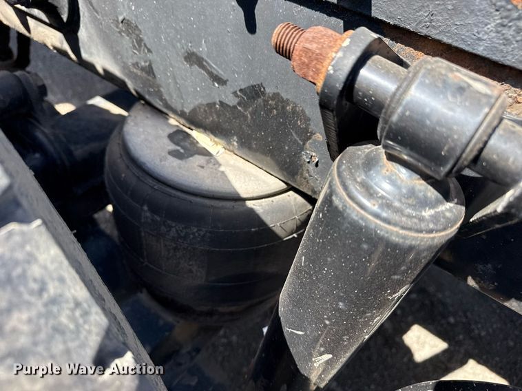 image for item EG5689 2010 Peterbilt 389 semi truck