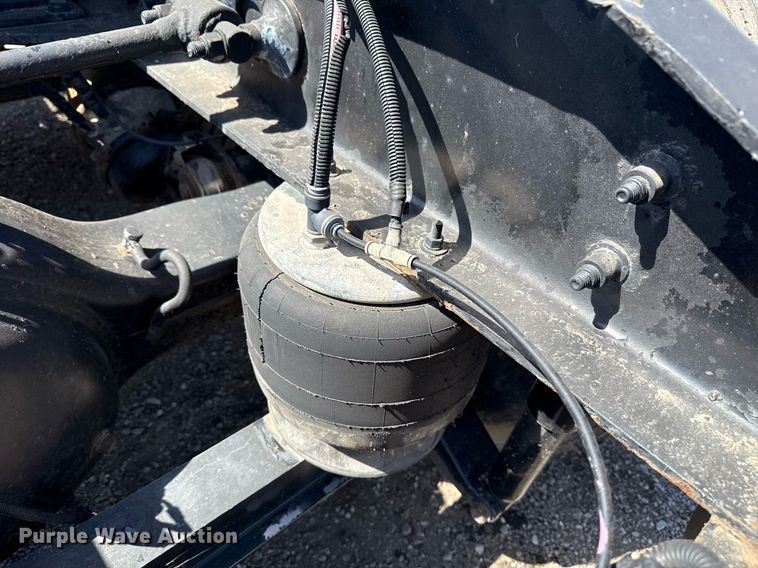 image for item EG5689 2010 Peterbilt 389 semi truck