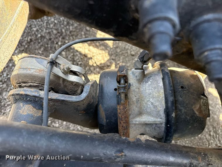 image for item EG5689 2010 Peterbilt 389 semi truck