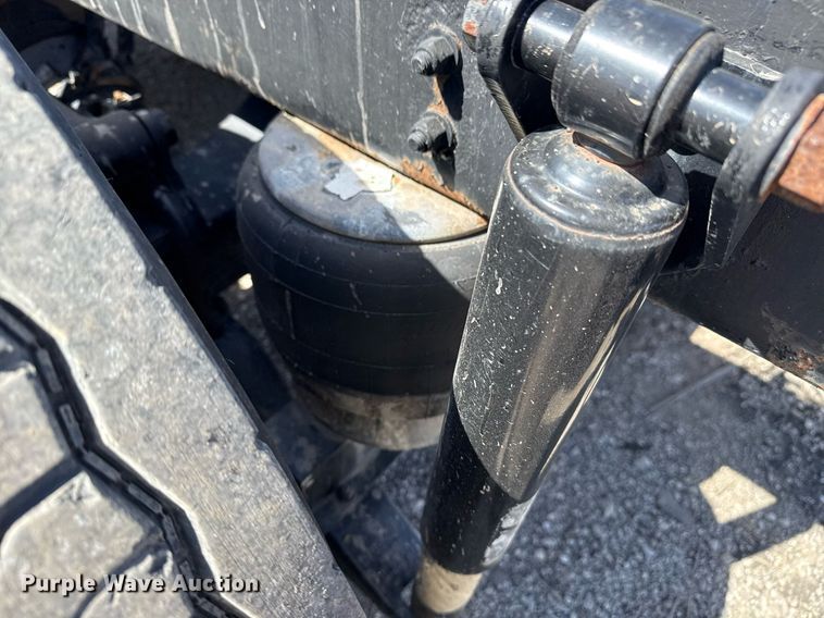 image for item EG5689 2010 Peterbilt 389 semi truck