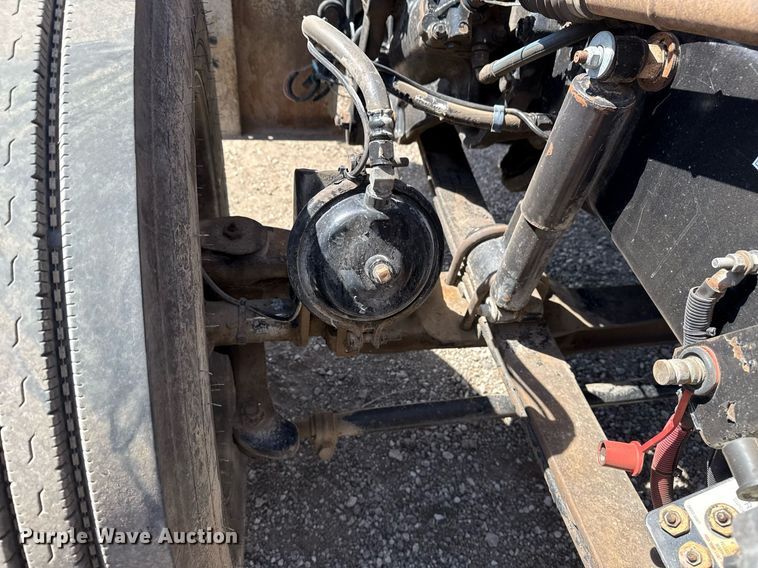 image for item EG5689 2010 Peterbilt 389 semi truck