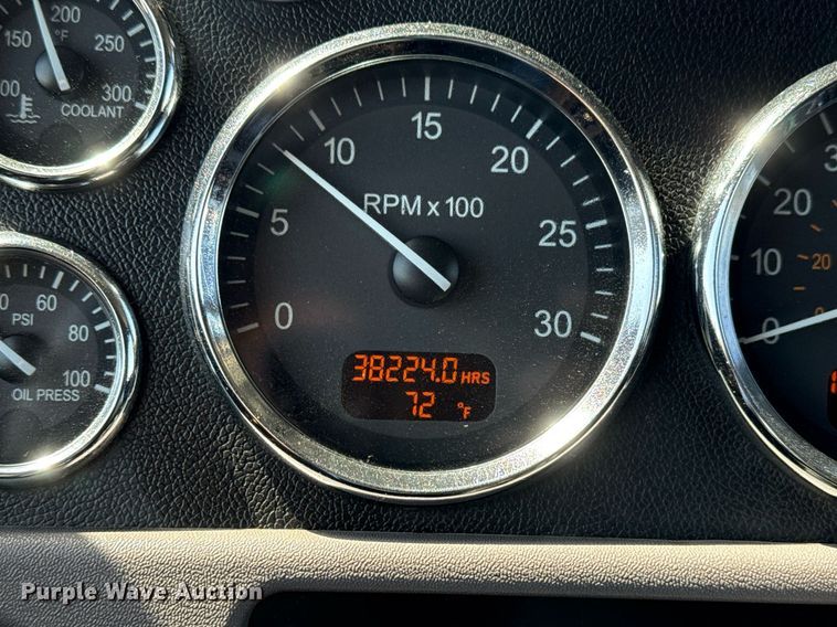 image for item EG5689 2010 Peterbilt 389 semi truck