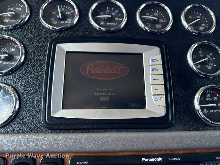 image for item EG5689 2010 Peterbilt 389 semi truck