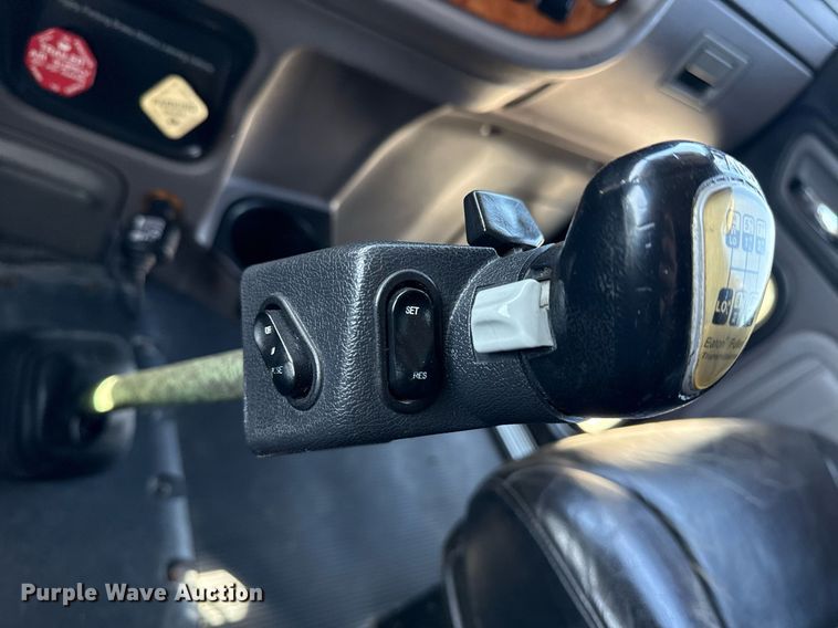 image for item EG5689 2010 Peterbilt 389 semi truck