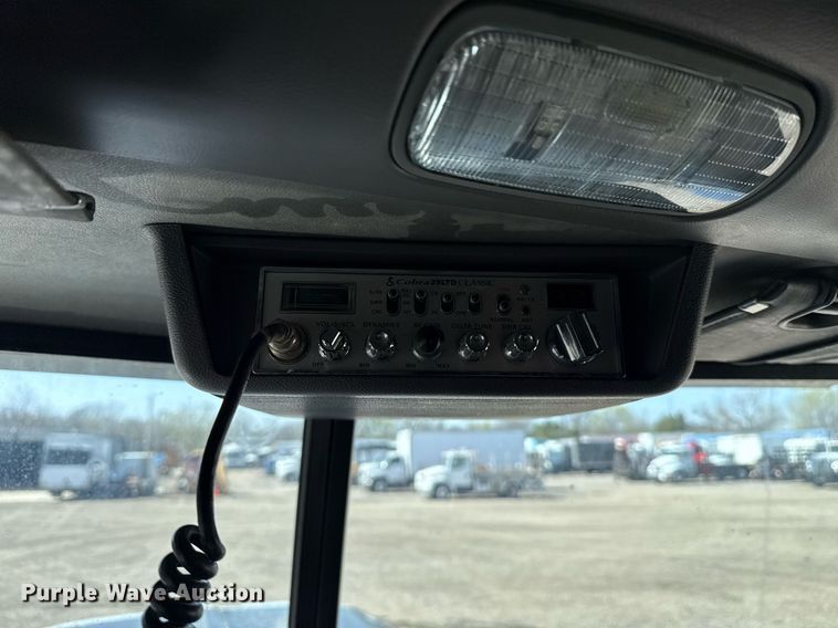 image for item EG5689 2010 Peterbilt 389 semi truck