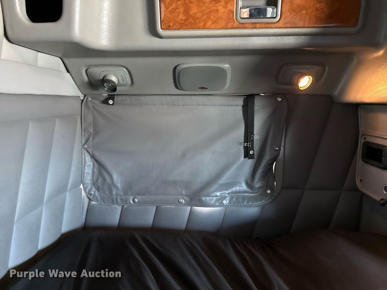 image for item EG5689 2010 Peterbilt 389 semi truck