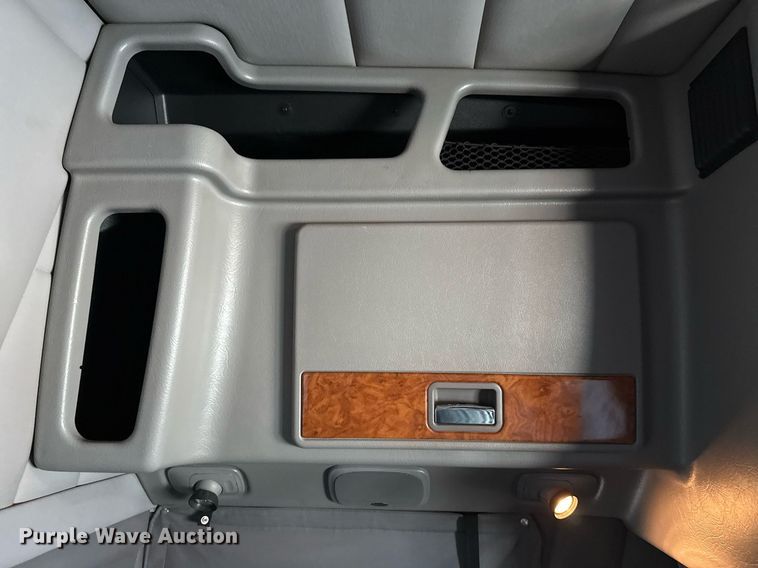 image for item EG5689 2010 Peterbilt 389 semi truck