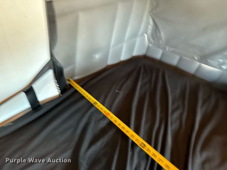 image for item EG5689 2010 Peterbilt 389 semi truck