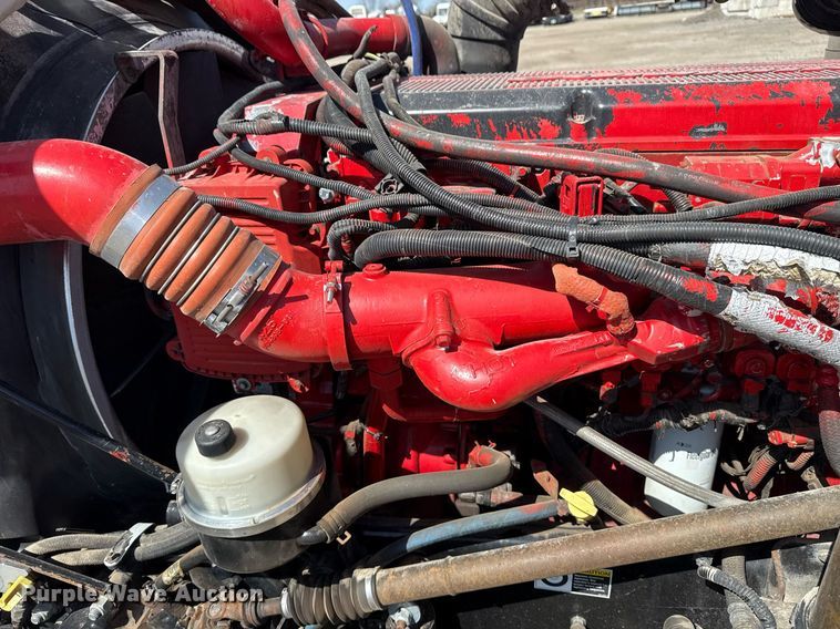 image for item EG5689 2010 Peterbilt 389 semi truck