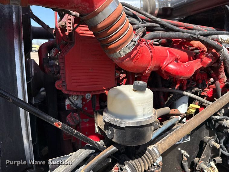 image for item EG5689 2010 Peterbilt 389 semi truck