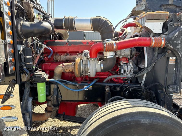 image for item EG5689 2010 Peterbilt 389 semi truck