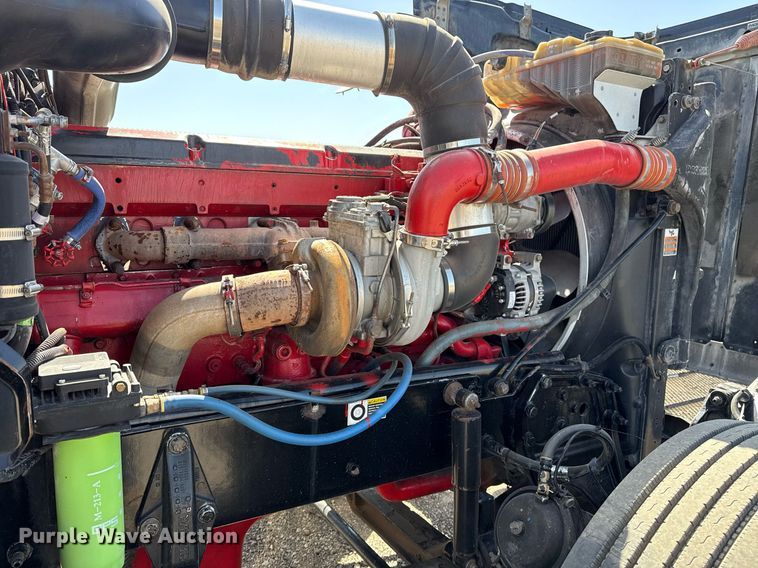 image for item EG5689 2010 Peterbilt 389 semi truck