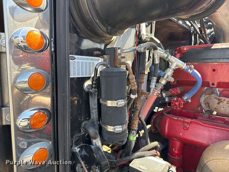 image for item EG5689 2010 Peterbilt 389 semi truck