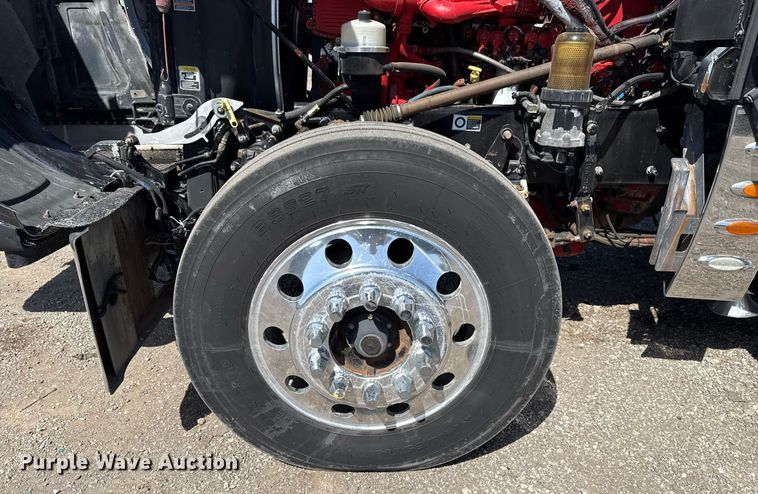 image for item EG5689 2010 Peterbilt 389 semi truck