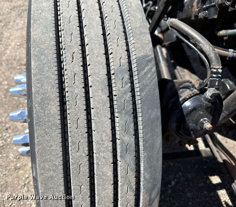 image for item EG5689 2010 Peterbilt 389 semi truck