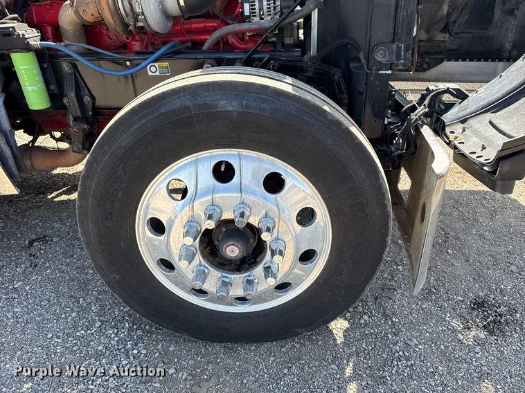 image for item EG5689 2010 Peterbilt 389 semi truck