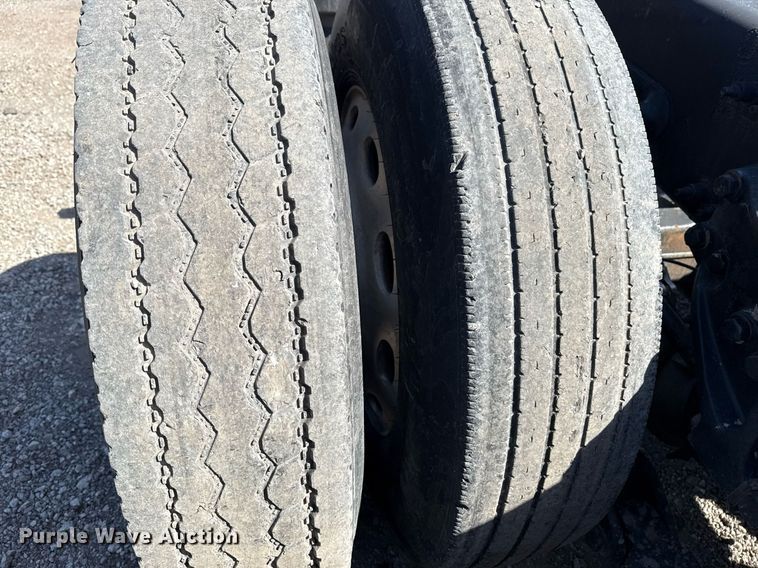 image for item EG5689 2010 Peterbilt 389 semi truck