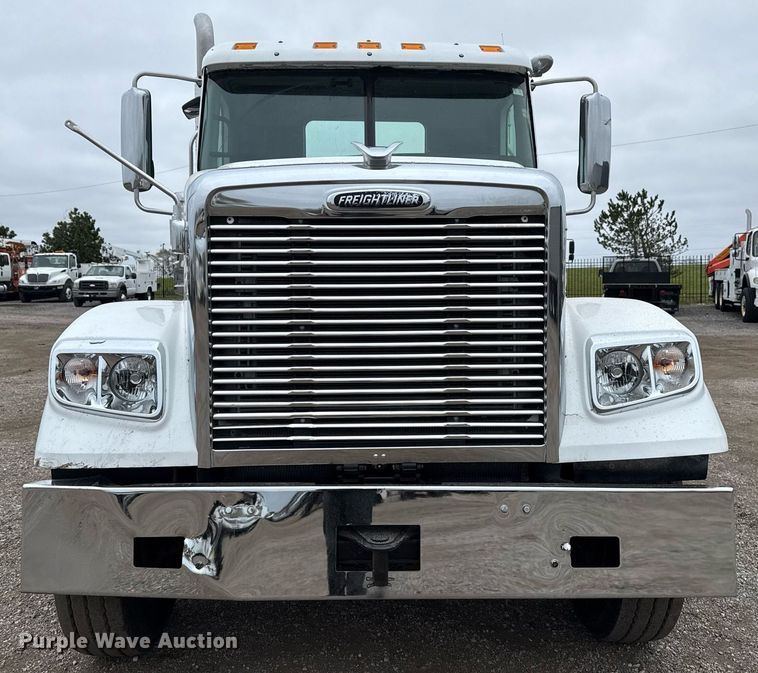 image for item EG5716 2013 Freightliner Coronado semi truck