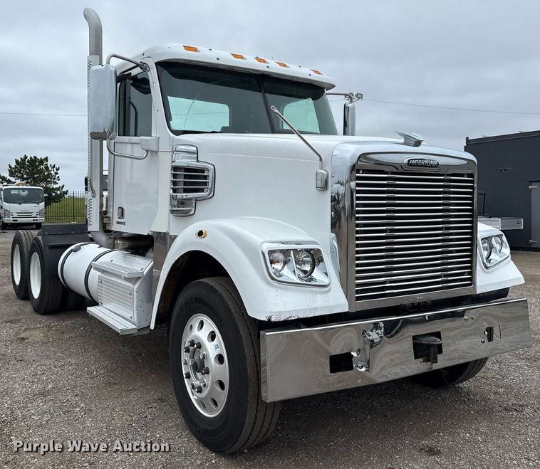 image for item EG5716 2013 Freightliner Coronado semi truck