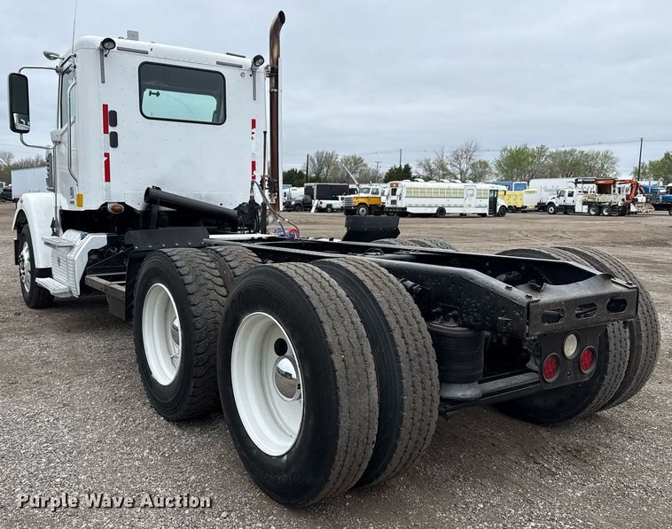 image for item EG5716 2013 Freightliner Coronado semi truck